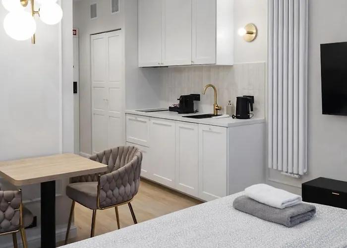 Be - Zurawie - Shipyard, Center, Parking, Rooftop